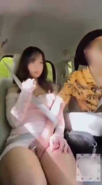 ดูคลิปโป้ฟรี หลุดไทย-ในรถ หนุ่มขี้เอาเงี่ยนควย เลยจับสาววัยรุ่นสอนเสียว ขยี้เม็ดเเตดรัว ๆ จนน้ำหีไหล