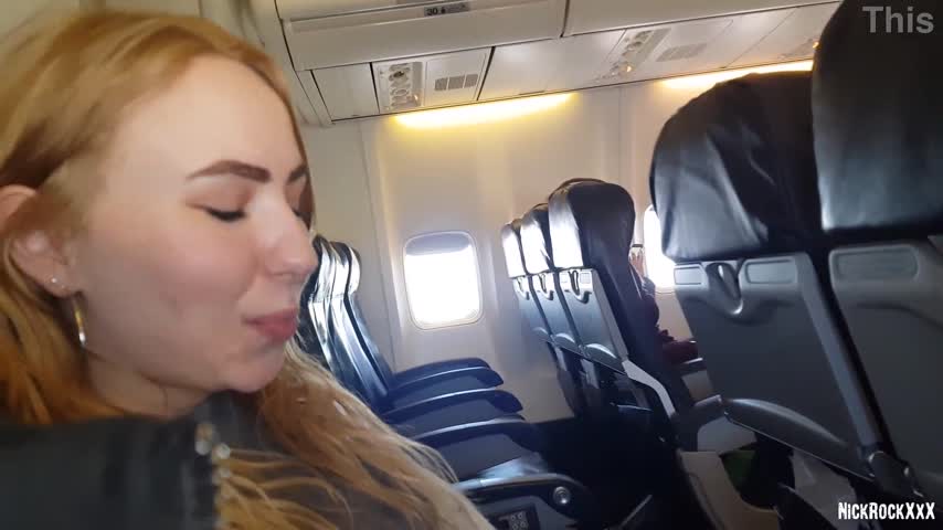 แฟนสาวนั่งรูดกระเจี๊ยวแฟนหนุ่มอย่างเสียวบนเครื่องบิน
