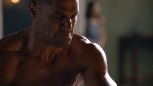 Sex Scene ฉากหลุดภาพควยเย็ดหีของพระเอก Andrew Whitfield ตอนเล่นเรื่อง Spartacus xxxควยนักรบทั้งใหญ่ทั้งยาวถูกใจราชีนีขี้เงี่ยนอย่างลูซี่ ลอว์เลส