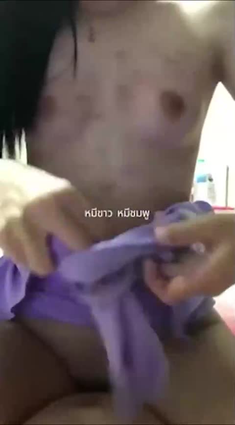 คลิปหลุด ทางบ้าน สาวโรงงาน โดนพ่อหนุ่มนักเย็ดจับดูดจนช้ำ ก่อนจะขอให้ขึ้นขย่มเย็ดควยให้อย่างเมามันส์ เอวโคตรดีเลย ขอบอก